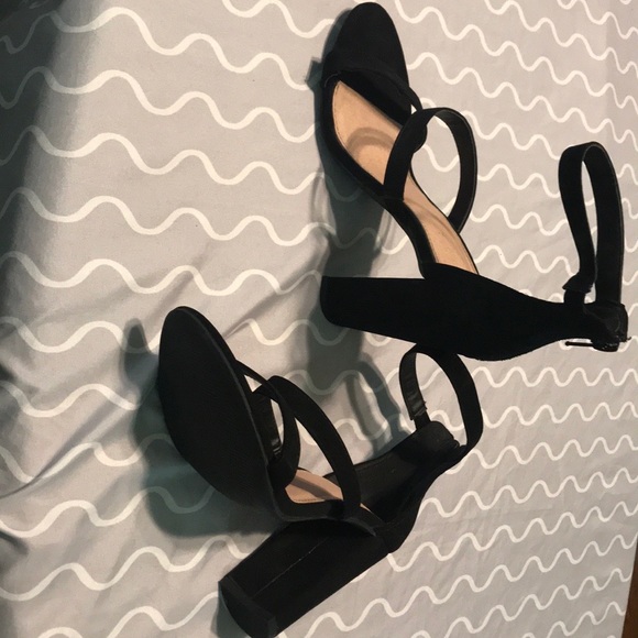 Heels - Picture 3 of 4